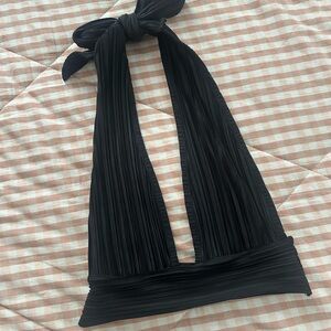 PrettyLittleThing Black Halter Crop Top